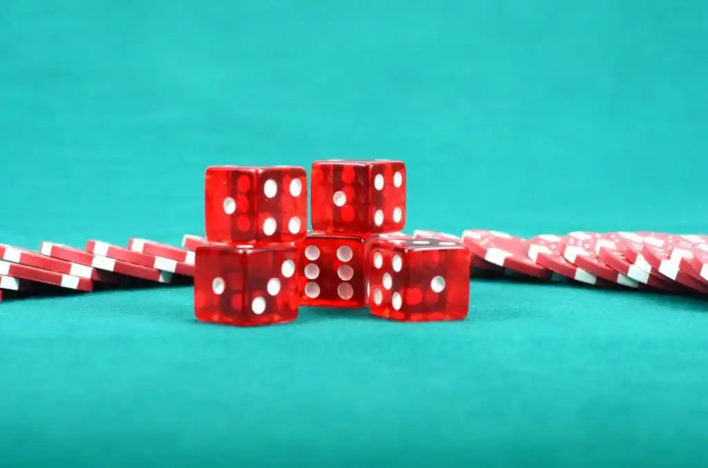 Antarmuka permainan slot rajaeropa dan dashboard olahraga langsung